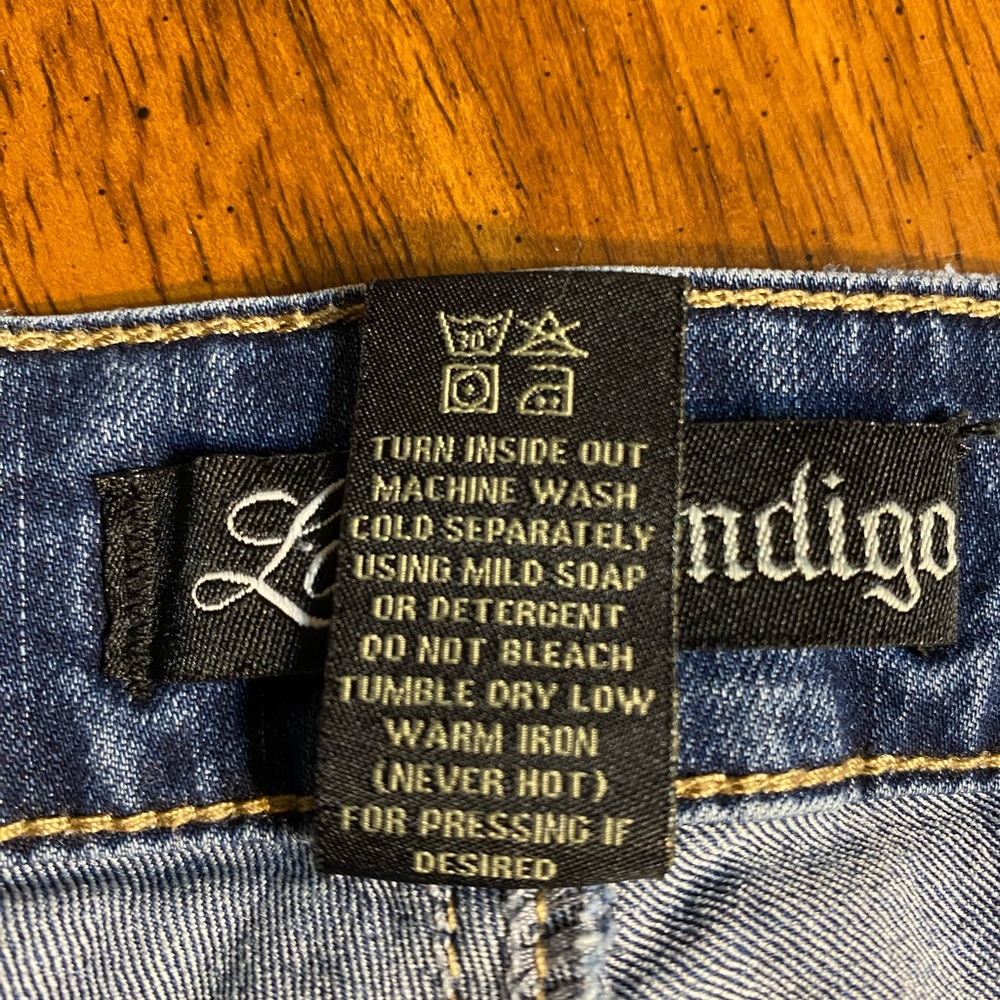 Love indigo lightly distressed, embellished, capris, size 24 plus - Picture 10 of 15